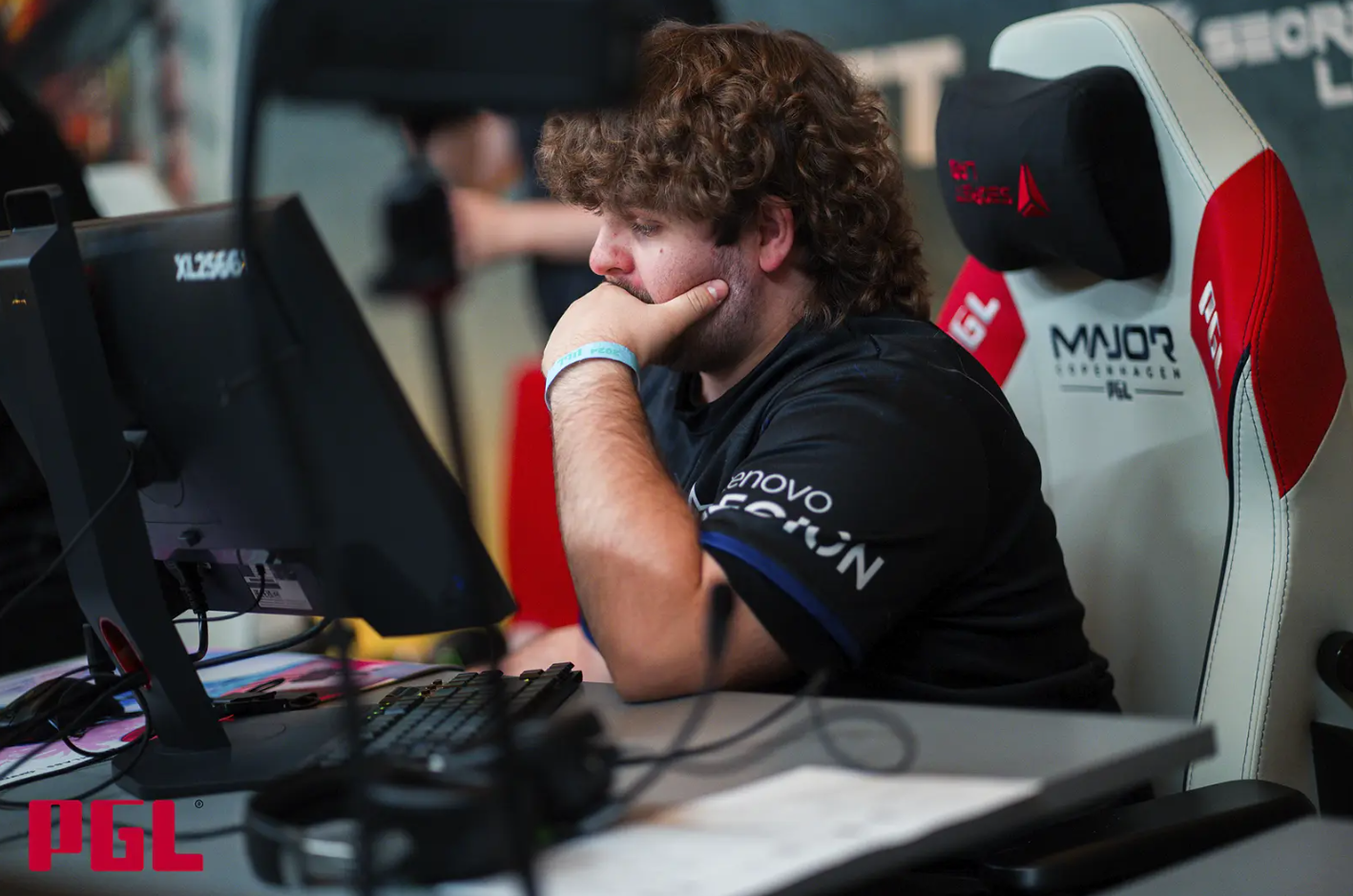 Сложность приняла решение по контракту Холзерка и его роли в AWP, но держит детали в секрете — изображение 2