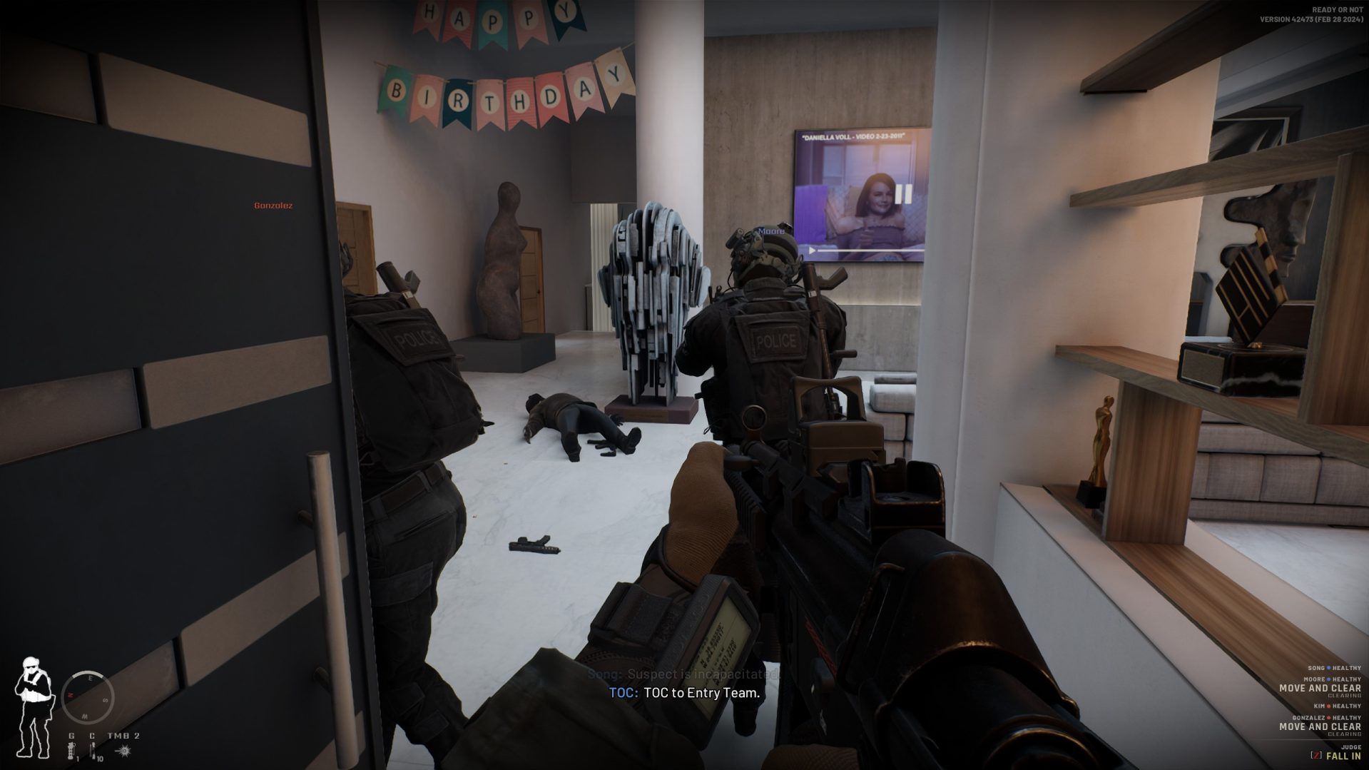 Страница обзоров пользователей Steam для Ready or Not, показывающая недавний рост негативных отзывов после изменений цензуры.