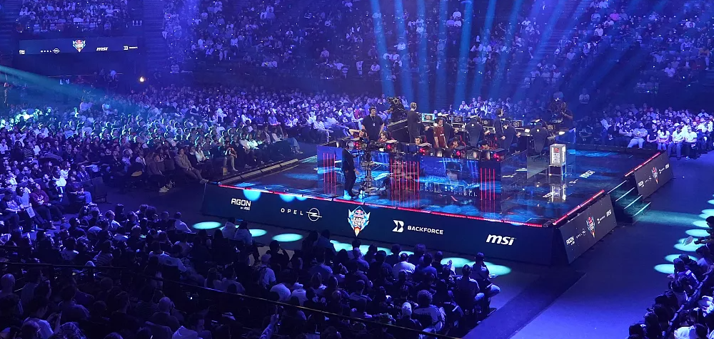 Запускается французская лига по киберспорту League of Legends для девочек.