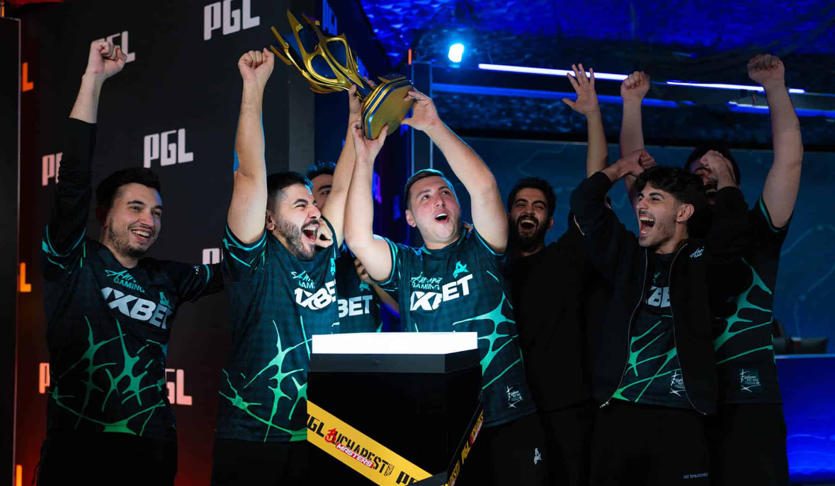 Aurora Gaming празднует свою победу на PGL Masters Бухарест 2025